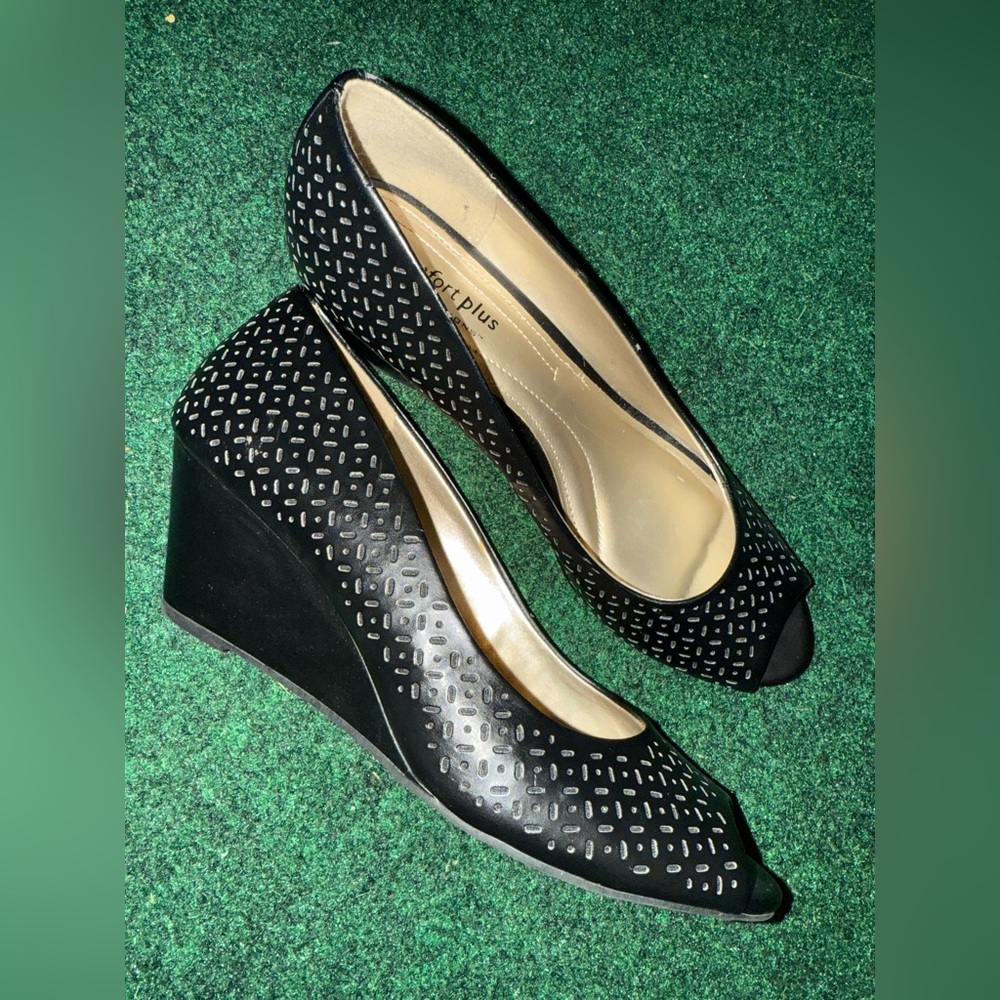Comfort Plus by Predictions Black Perforated Wedges